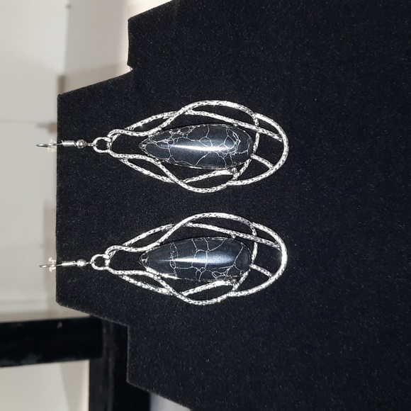 Artisan Tears black/ silver tone earrings Bundle and save 5 for 30 or 1 for 10 - Picture 1 of 2